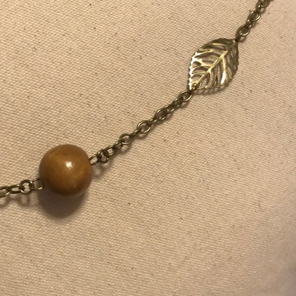 🎉 IDENTIFIED 🎉 Bonnie’s Gold Leaf Necklace - Picture 4 of 4